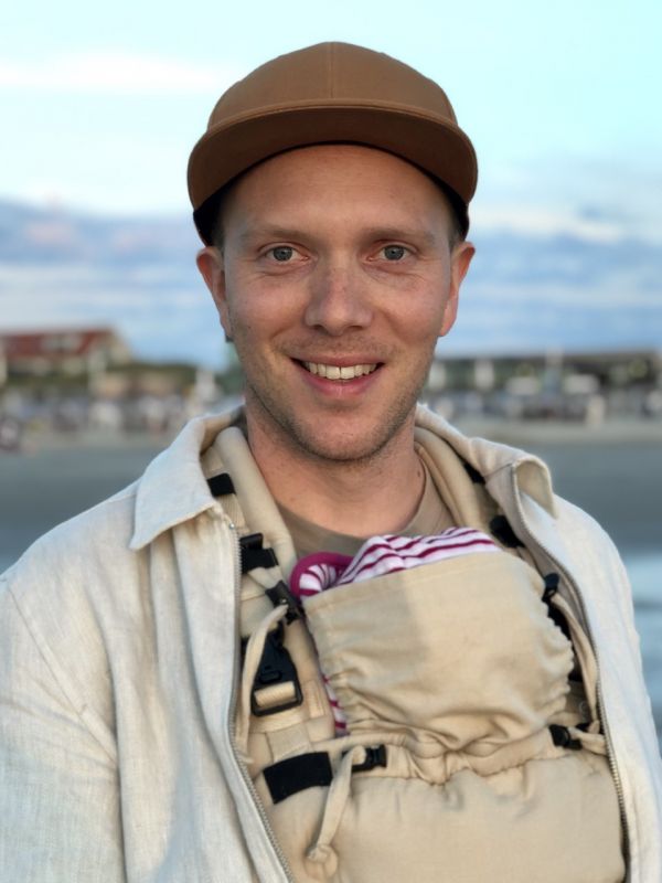 Dr. Julian Busch