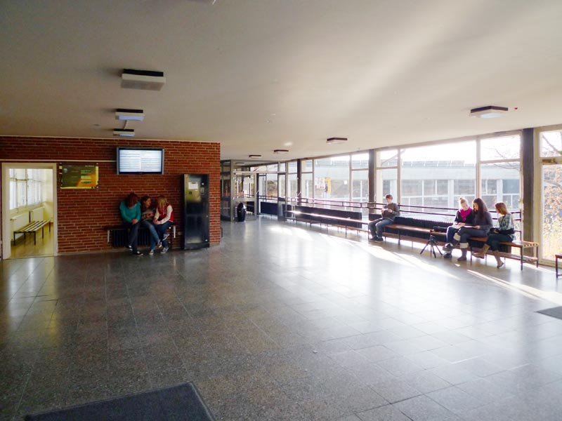 files/Schulleben/Fotogalerie/Schulgebaeude/Foyer-Geb.jpg files/Schulleben/Fotogalerie/Schulgebaeude/Foyer-Geb.jpg