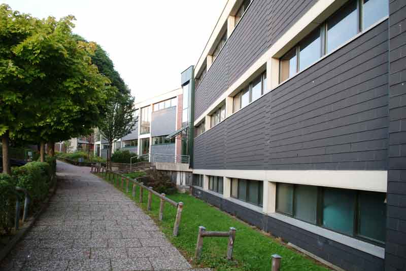files/Schulleben/Fotogalerie/Schulgebaeude/Gymnasium_geb_B_C.jpg files/Schulleben/Fotogalerie/Schulgebaeude/Gymnasium_geb_B_C.jpg