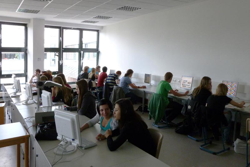 files/Schulleben/Fotogalerie/Schulgebaeude/computerraum1.jpg files/Schulleben/Fotogalerie/Schulgebaeude/computerraum1.jpg